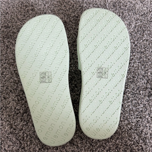 Lululemon NWT Pale Lime Green Restfeel Slides - Picture 4 of 5